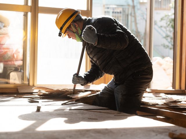 住宅リフォーム 解体現場 作業員